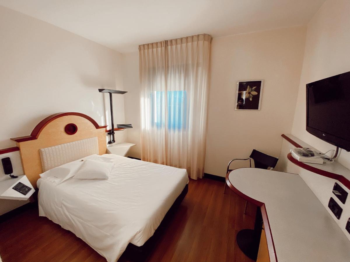 Western Solaf Hotel